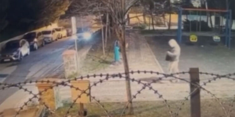 Sancaktepe'de polisler satıcı kılığına girerek gaspçıyı yakaladı