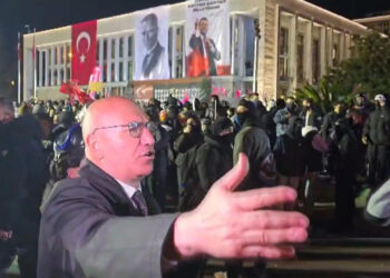 Saraçhane'de, polis biber gazı ile müdahale etti