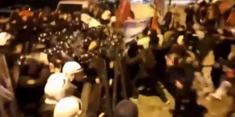 Saraçhane'deki gösterilerde 6 polis yaralandı