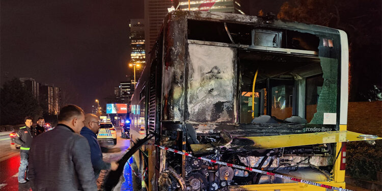 Şişli'de İETT otobüsünde yangın