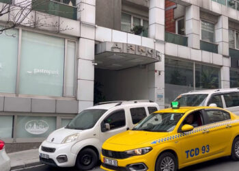 Şişli'de silahlı saldırıya uğrayan kişi hayatını kaybetti