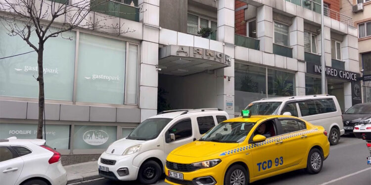 Şişli'de silahlı saldırıya uğrayan kişi hayatını kaybetti