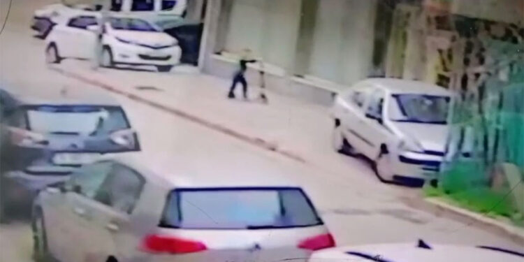 6 yaşındaki çocuğun skuterini çalıp kaçtı