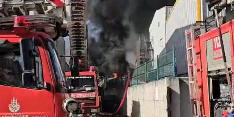 Tuzla Deri Organize Sanayi Bölgesi'nde yangın