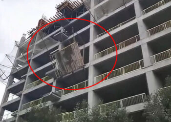 7 katlı inşaatın 5'inci katındaki iskele çöktü; 2 işçi ağır yaralandı