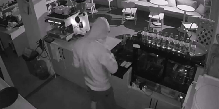 3 ayrı iş yerinden çeşitli eşyalar çalan şüpheli tutuklandı