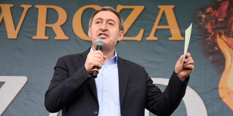 İmamoğlu'na yönelik operasyon siyasidir