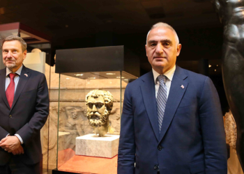 İmparator Septimius Severus heykeli, başına kavuştu