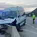 İşçileri taşıyan minibüs beton bariyere çarptı; 21 yaralı