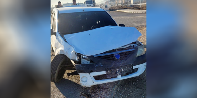 İşçileri taşıyan minibüs ile otomobil çarpıştı; 16 yaralı