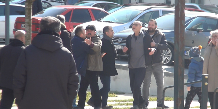 İstanbul'da iki sitede yüzde 100'e varan aidat zamlarına tepki