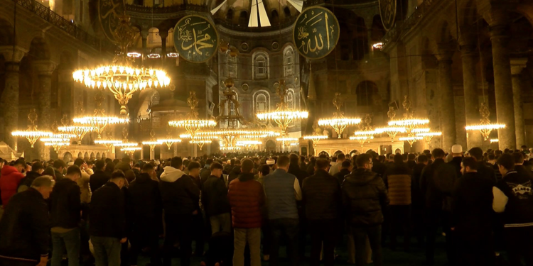 İstanbul'da ilk teravih namazı kılındı