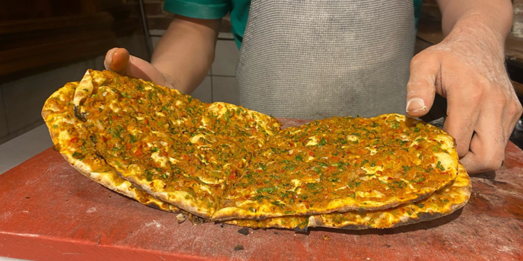 İstanbul'da lahmacun fiyatı tartışması; Esenler'de 60, Göktürk'te 250 lira