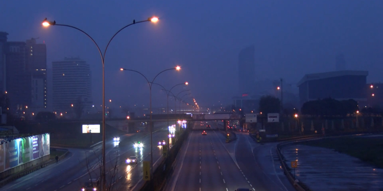 İstanbul'un bazı bölgelerinde sis etkili oluyor