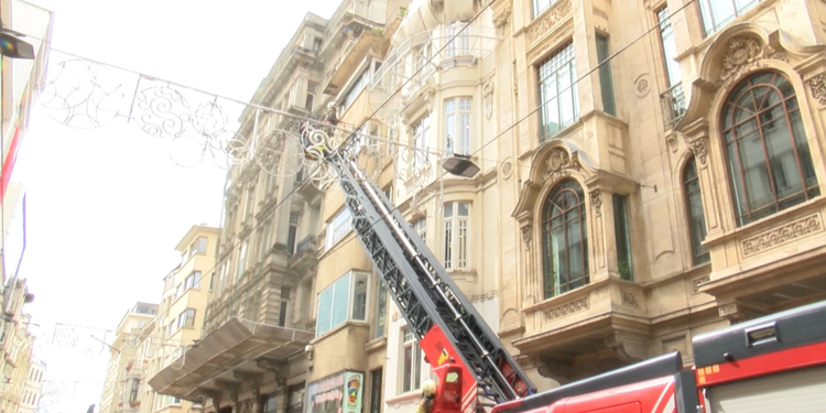 İstiklal Caddesi'nde tarihi Suriye Pasajı'nda yangın