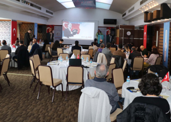 İzmir'de 'Uzman Hekim Çalıştayı' düzenlendi