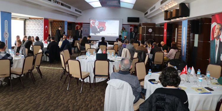 İzmir'de 'Uzman Hekim Çalıştayı' düzenlendi