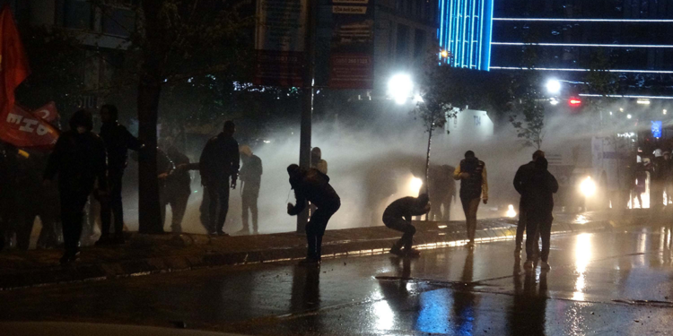 İzmir'de izinsiz eyleme 123 gözaltı