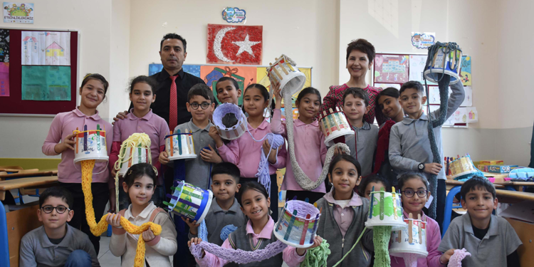 İzmirli minikler, Iğdır'daki kardeş okullara yardım gönderdi