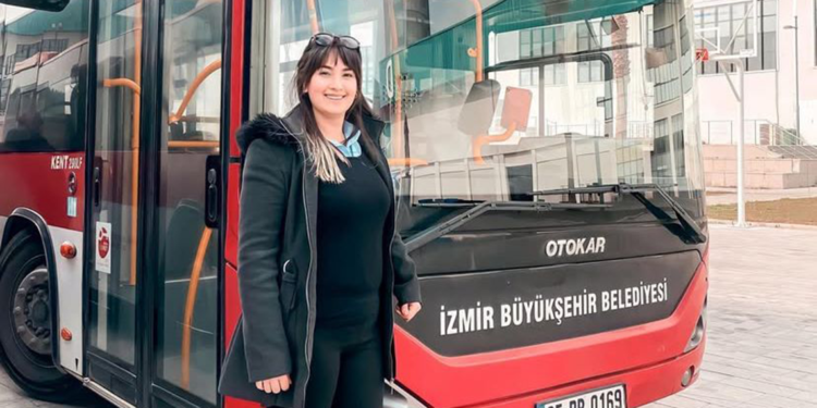 İzmirli otobüs şoförü Arzum Çimen, kadınlara ilham oluyor