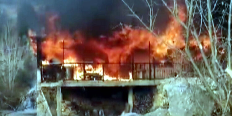 Kahramanmaraş'ta yanan ev kullanılamaz hale geldi