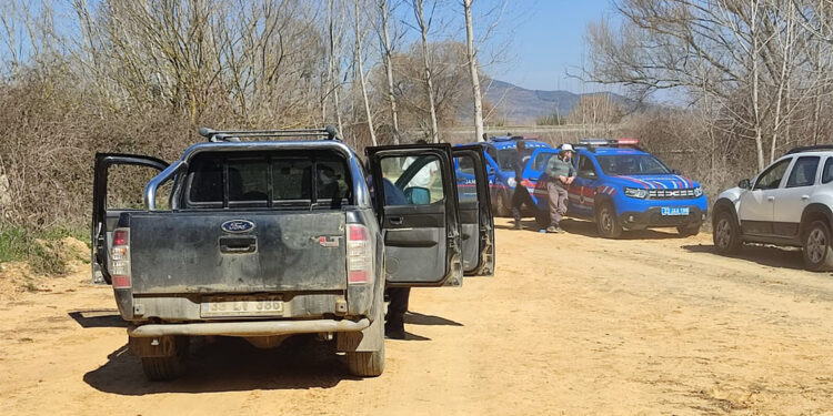 Kamyonetinde tabancayla başından vurulmuş halde ölü bulundu