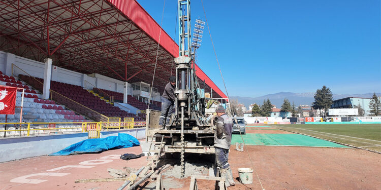 Bolu Atatürk Stadyumu'ndan karot örneği alındı