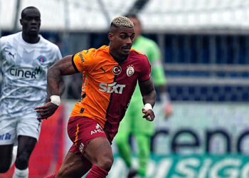 Galatasaray Kasımpaşa ile 3-3 berabere kaldı