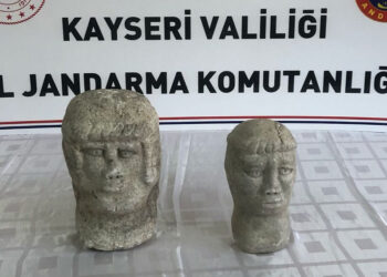 Roma ve Bizans dönemine ait olduğu değerlendirilen 2 heykel ele geçirildi