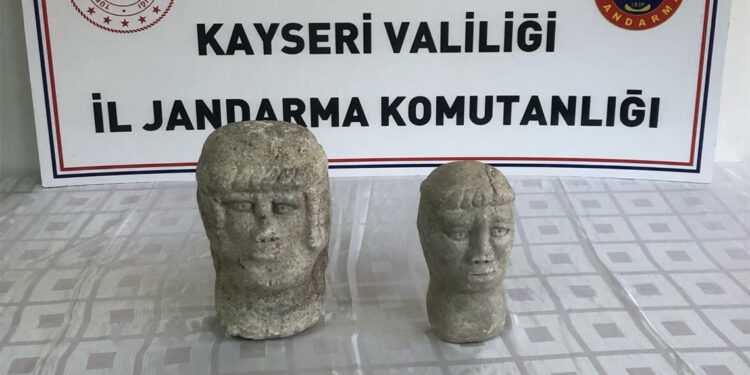 Roma ve Bizans dönemine ait olduğu değerlendirilen 2 heykel ele geçirildi