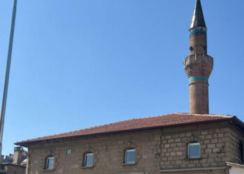 Kıblesinde 30 derece sapma tespit edilen cami yeniden düzenlendi