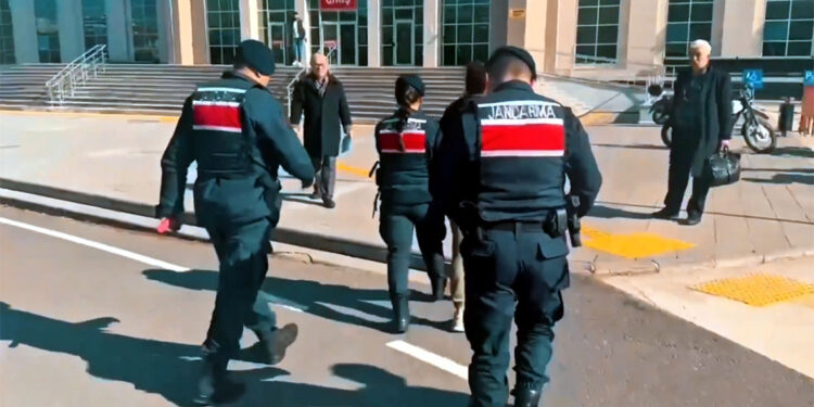 108.5 yıl kesinleşmiş hapis cezası bulunan firari yakalandı