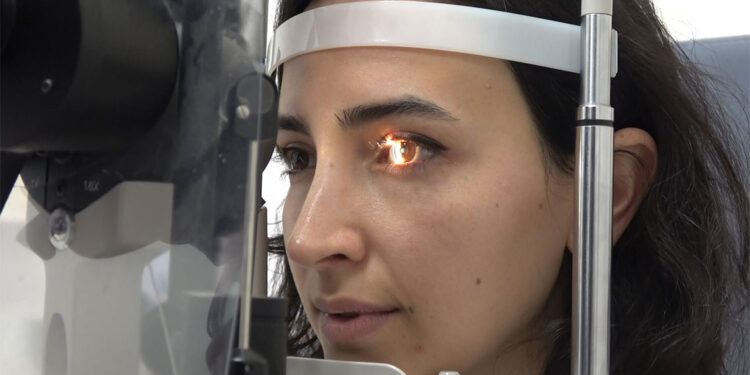 Kırlangıç otu sıvısının göze damlatılması körlüğe yol açabilir