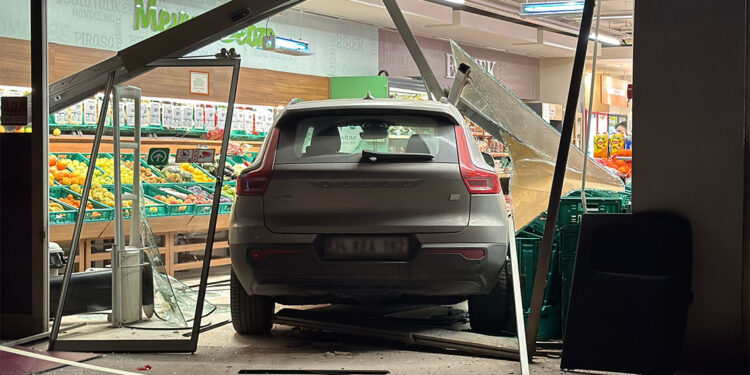 Kocaeli'de cip zincir markete daldı