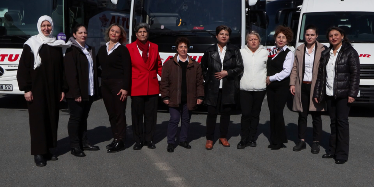 Kadın şoförler hikayelerini anlattı: Alkışlayan da var, yol vermeyen de