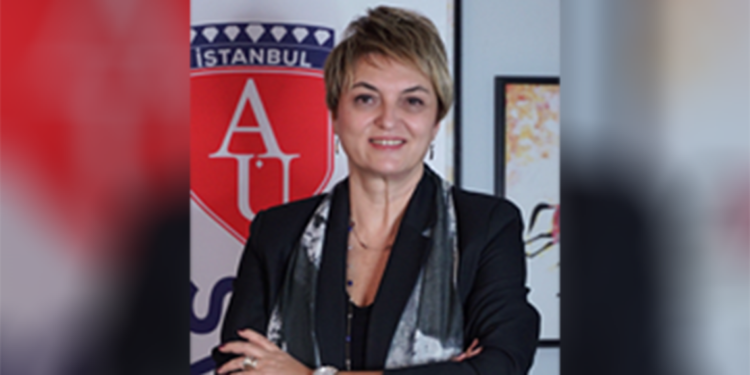 Kadınlar akademide görünür ancak yükseldikçe sayıları azalıyor