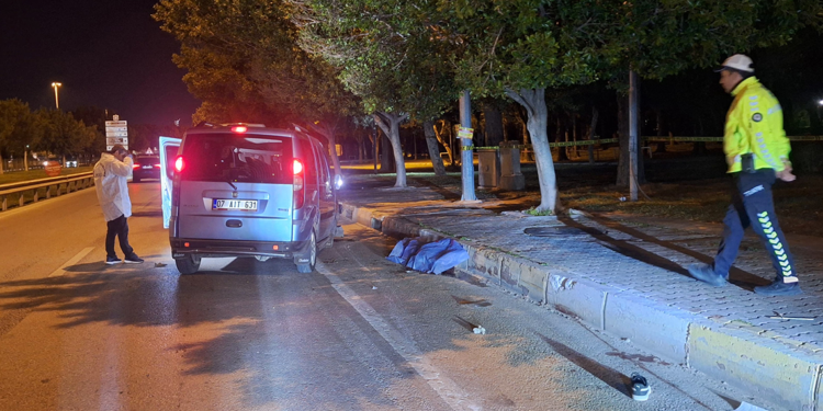 Kaldırıma çarpan araçtan fırlayan Buse öldü, sürücü yaralandı