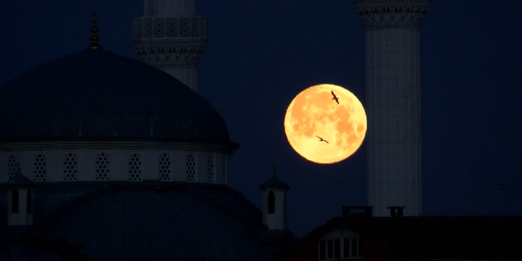 'Kanlı Ay Tutulması' İstanbul'da görüntülendi