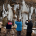 Kanyonda oluşan dev buz sarkıtlarına fotoğrafçılardan yoğun ilgi