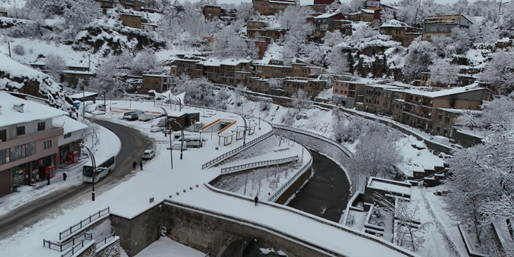 Kar altındaki Bitlis havadan görüntülendi