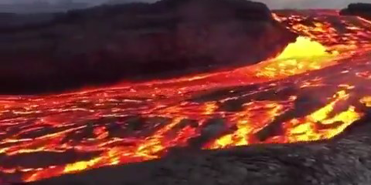 Kilauea Yanardağı lav püskürtmeye devam ediyor