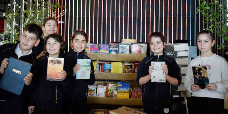 'Kitap getirene kahve bizden' diye başladı, 6 bin kitap toplandı