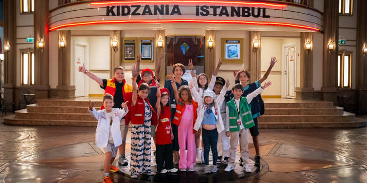 Kız çocukları, statü gücü veren meslekleri hayal ediyor