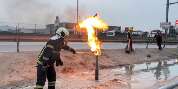 Kocaeli'de iki ayrı noktadaki metan gazı yangınıyla ilgili açıklama