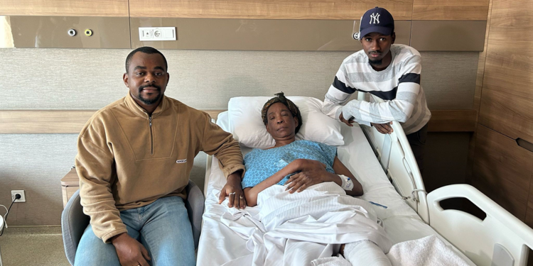 Kopardığı nasır yüzünden ayağı kesiliyordu; Türkiye’de tedavi edildi