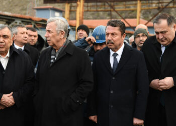Mansur Yavaş Çayırhan'da madencilerle bir araya geldi