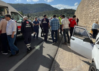 Mersin'de zincirleme kaza: 1 ölü, 9 yaralı