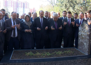 MHP'nin kurucu Genel Başkanı Alparslan Türkeş mezarı başında anıldı