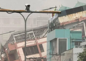 Myanmar'da cami çöktü: 10 ölü