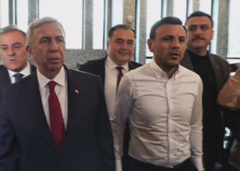 Mansur Yavaş, Saraçhane'deki İBB binasına geldi